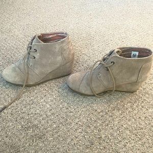 TOMS Suede Wedge Bootie. Size 5!